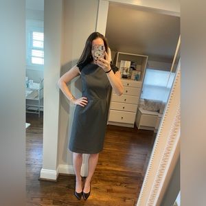 Tahari knee-length dress with black lace details on the sleeves - size 2